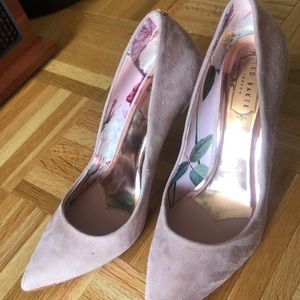 Ted baker pink suede pumps. Super flattering